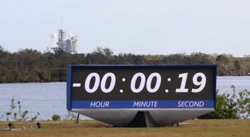 Technical glitch scrubs Falcon 9 launch from historic pad