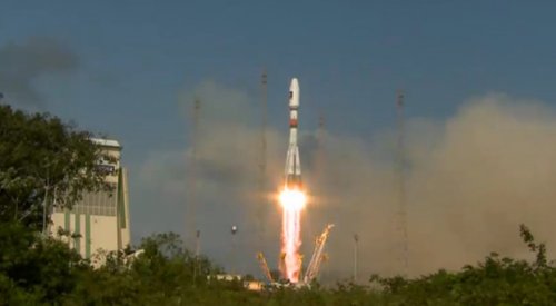 Italian radar satellite will share Soyuz launch with European science satellite