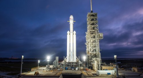 SpaceX receives launch license for first Falcon Heavy launch