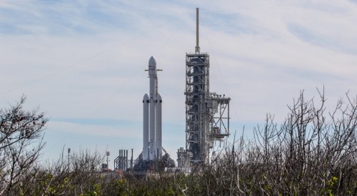 SpaceX set for Falcon Heavy debut