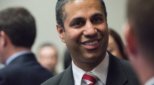 FCC chairman urges approval for SpaceX’s satellite internet constellation