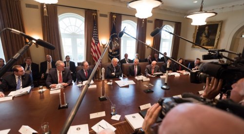 Trump praises commercial space at Cabinet meeting
