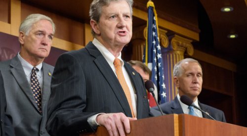 Senator pushes for FCC to run C-band auction, not satellite operators