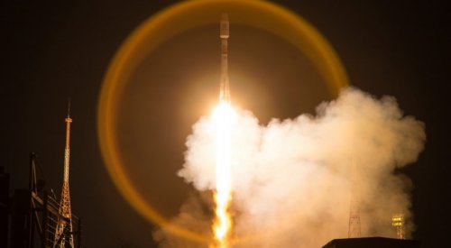 Soyuz launches 34 OneWeb satellites