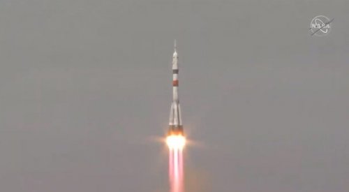 Soyuz launches new crew to the International Space Station