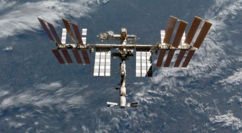 ISS crew to spend weekend in one module to track down air leak